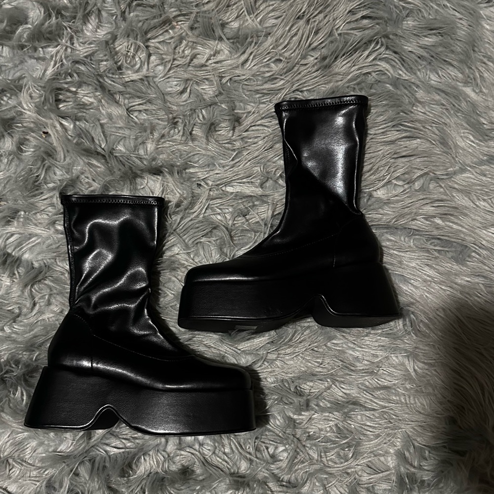 Black Pull-on Platform Boots